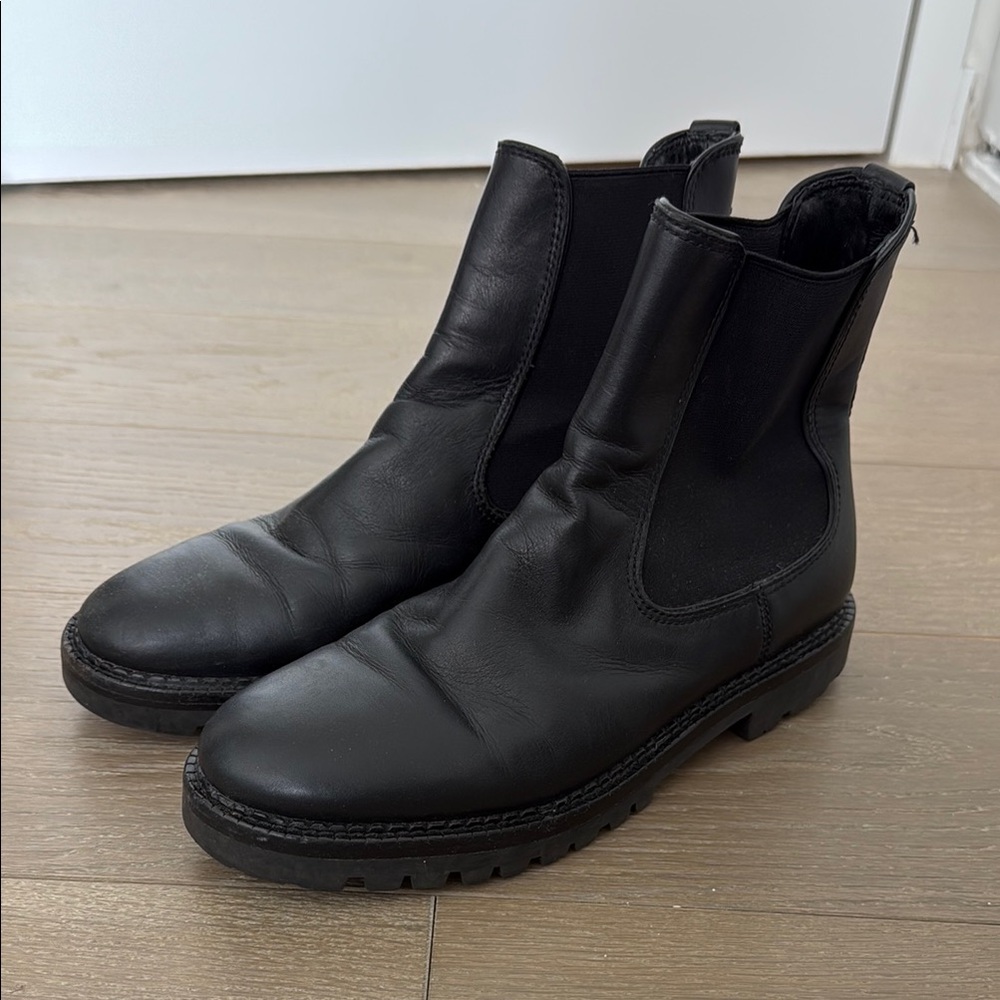 Vince. Black Leather Ankle Boots